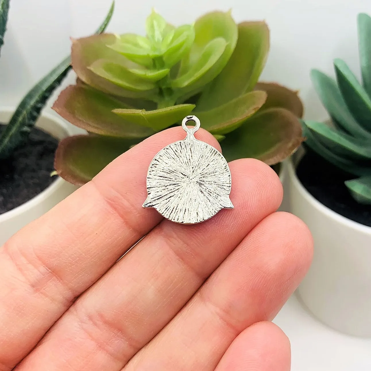 1, 4, 20 or 50 Pieces: Antiqued Silver Eye of Providence Pendant Charm