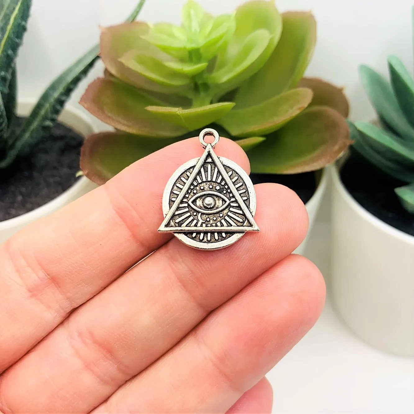 1, 4, 20 or 50 Pieces: Antiqued Silver Eye of Providence Pendant Charm