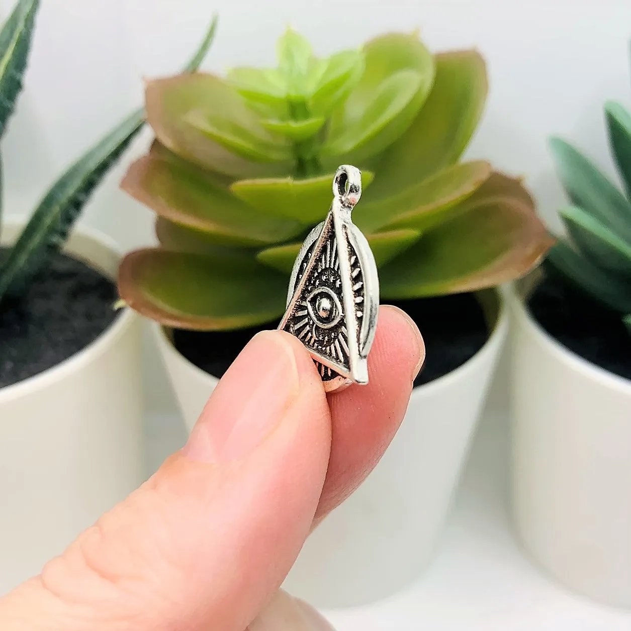 1, 4, 20 or 50 Pieces: Antiqued Silver Eye of Providence Pendant Charm