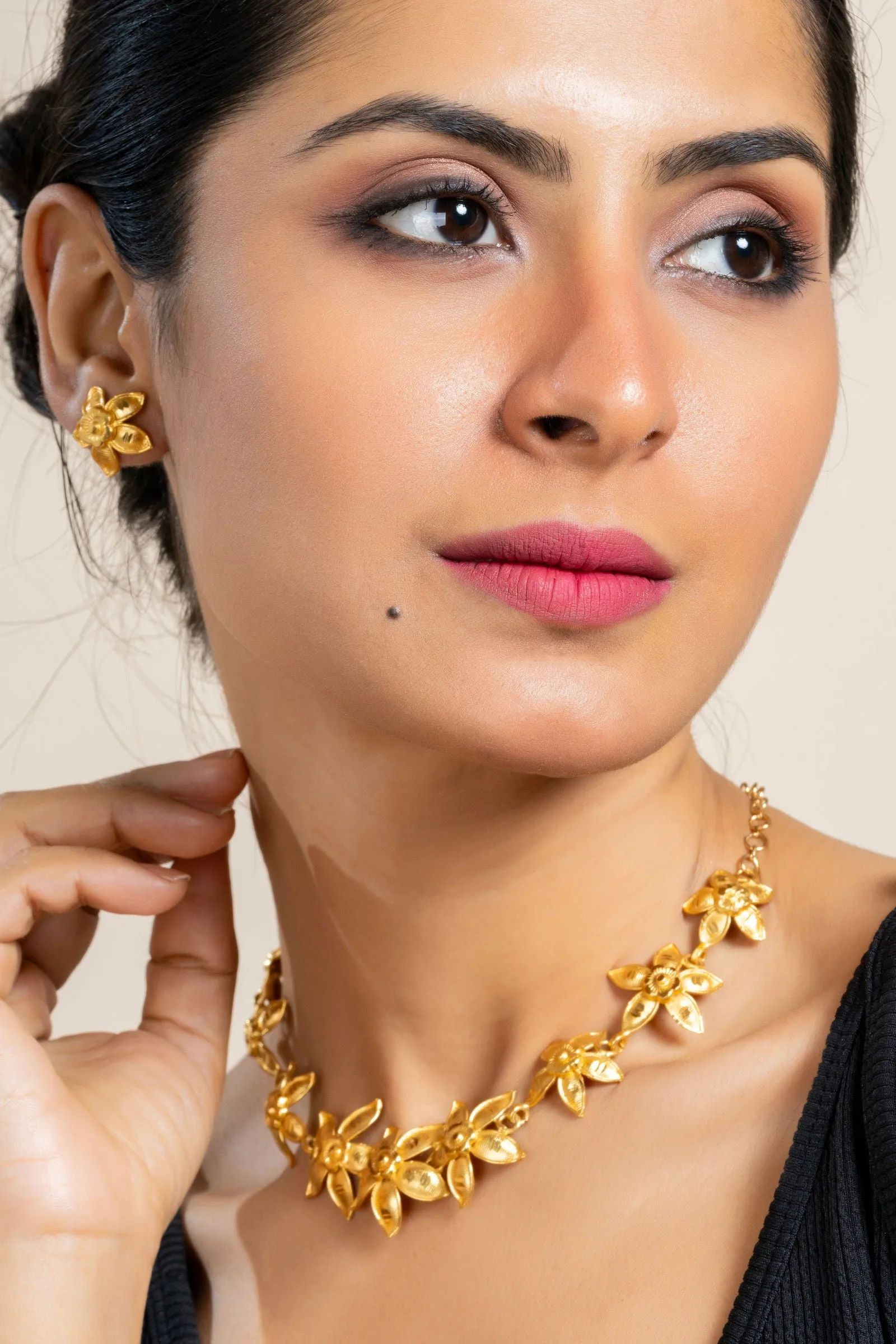 Gold Plated Floral Choker Necklace Set with Matching Stud Earrings – Exclusive Copper Jewelry