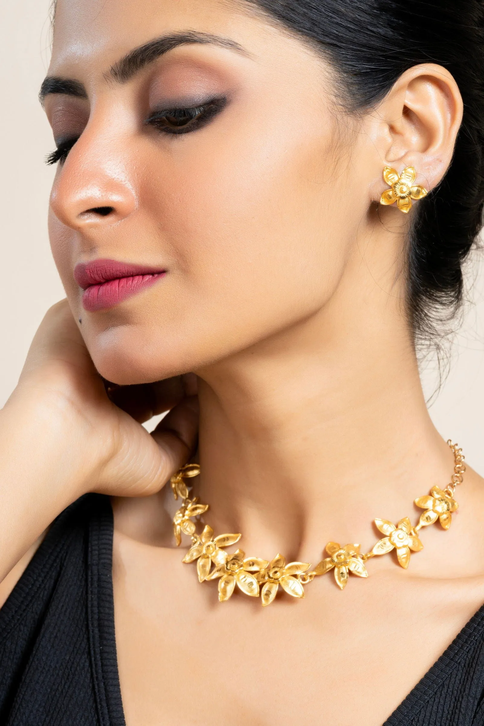 Gold Plated Floral Choker Necklace Set with Matching Stud Earrings – Exclusive Copper Jewelry