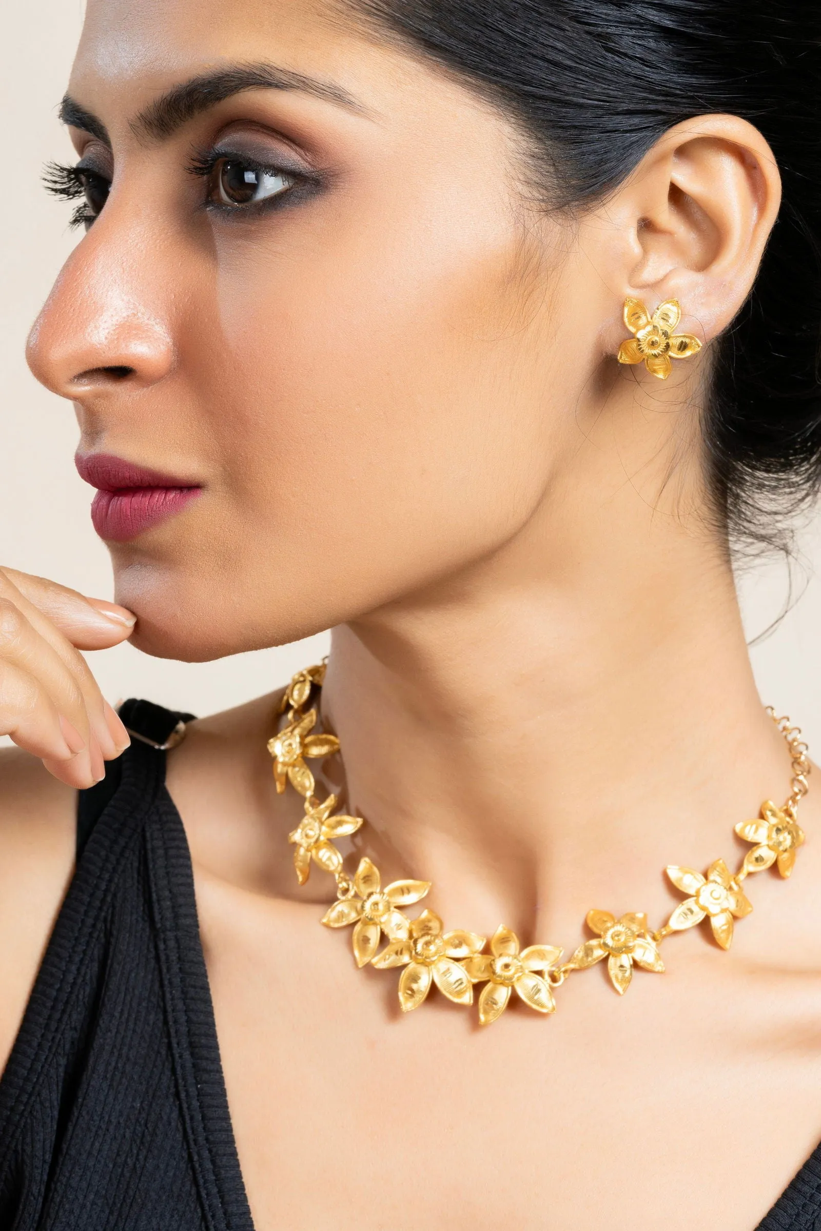 Gold Plated Floral Choker Necklace Set with Matching Stud Earrings – Exclusive Copper Jewelry