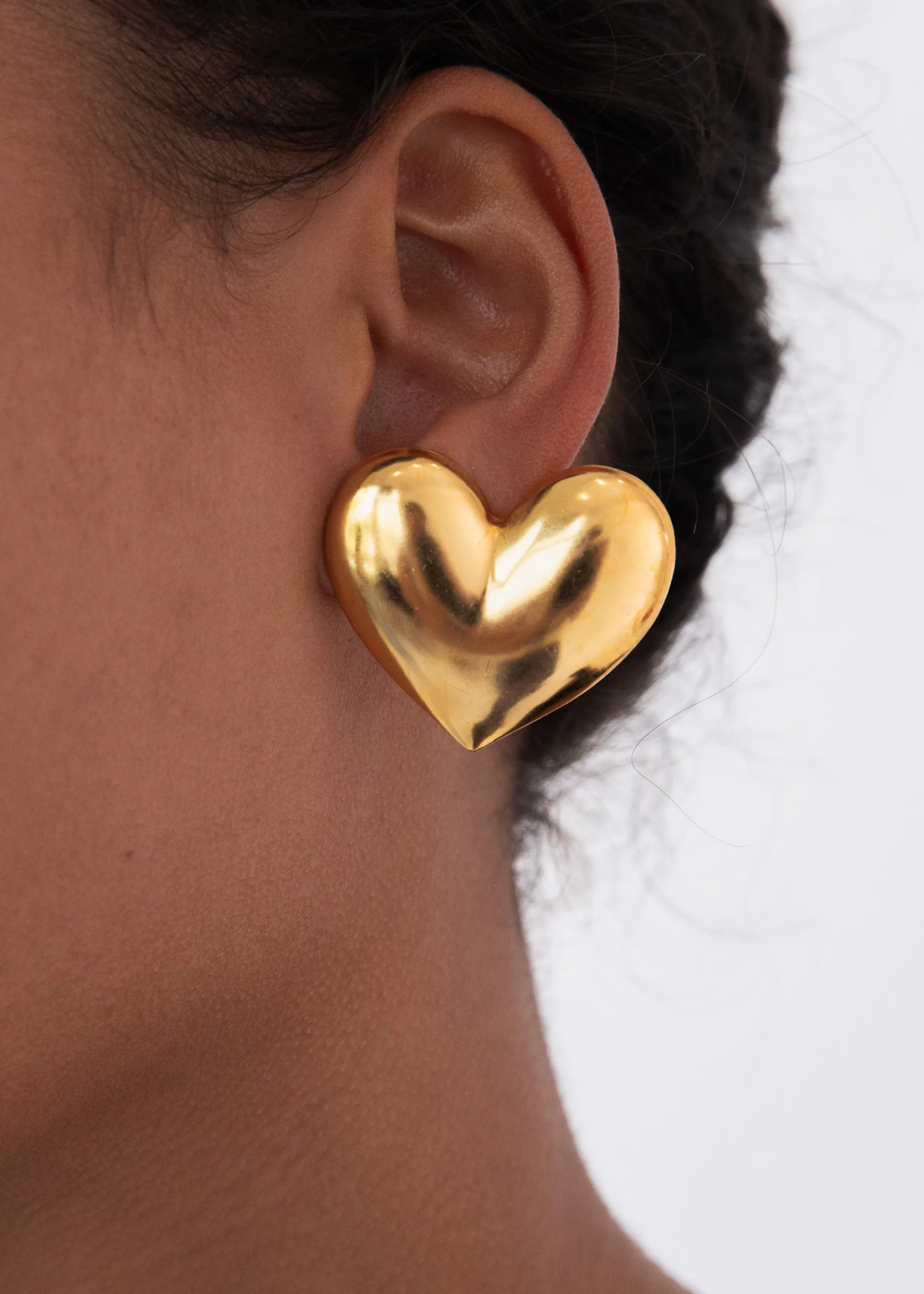 Hart Earrings -- Gold