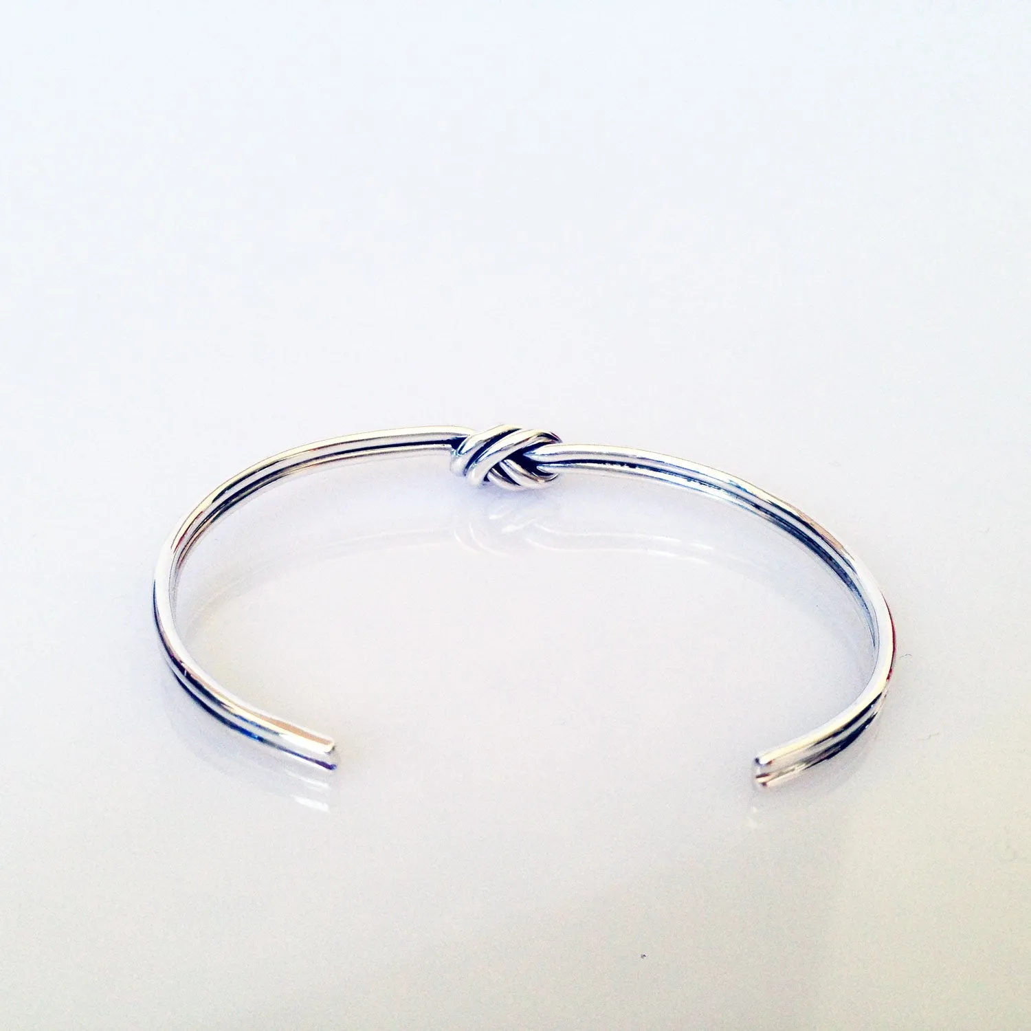 Simple Connected Double Knot Cuff